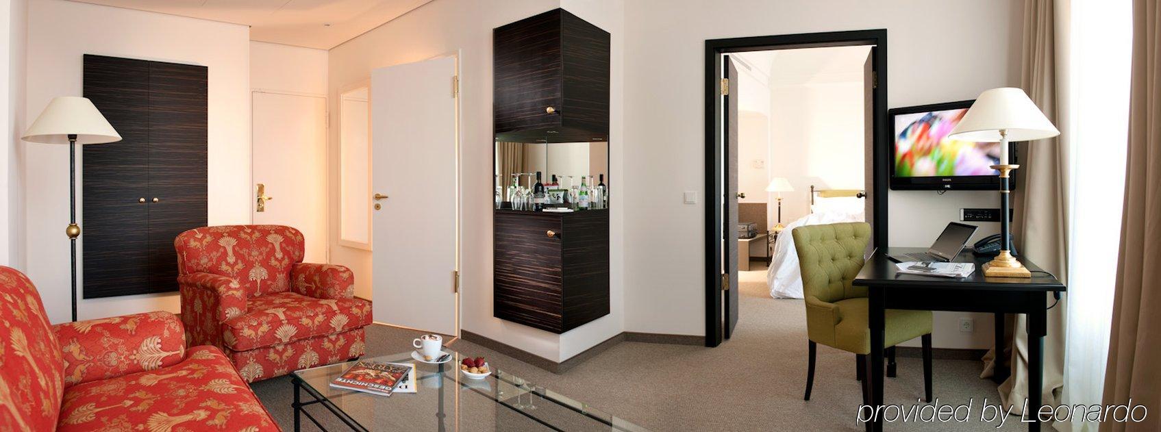 ホテル エルプフロレンツ ドレスデン 部屋 写真